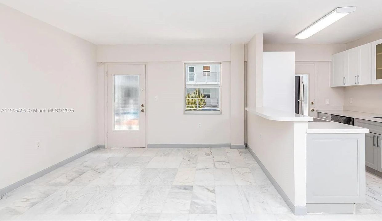 出租: $2,300 (1 贝兹, 1 浴室, 694 平方英尺)