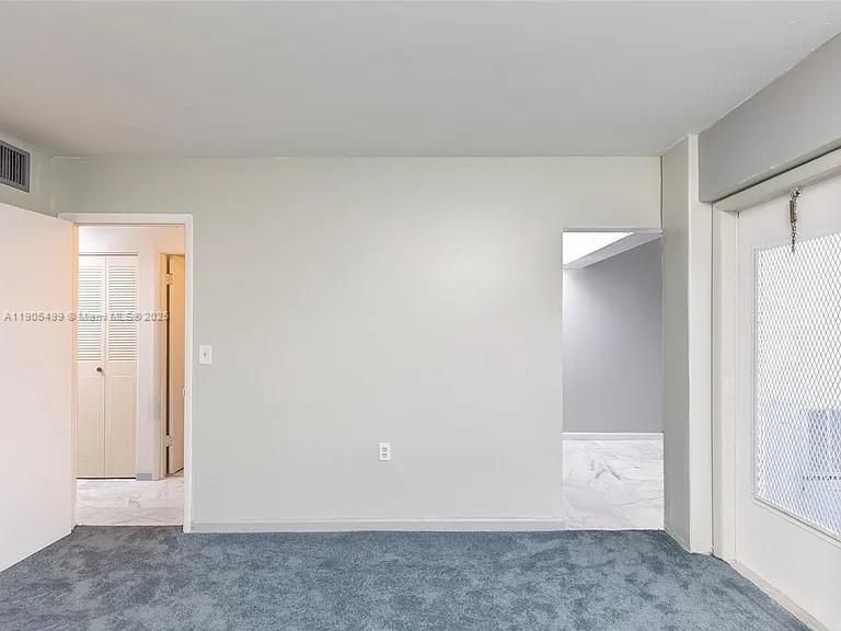 出租: $2,300 (1 贝兹, 1 浴室, 694 平方英尺)