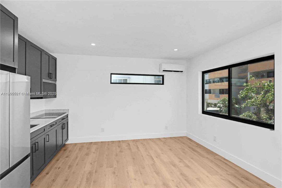 Active With Contract: $2,300 (2 beds, 1 baths, 4315 Square Feet)