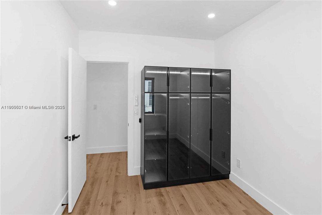 Active With Contract: $2,300 (2 beds, 1 baths, 4315 Square Feet)