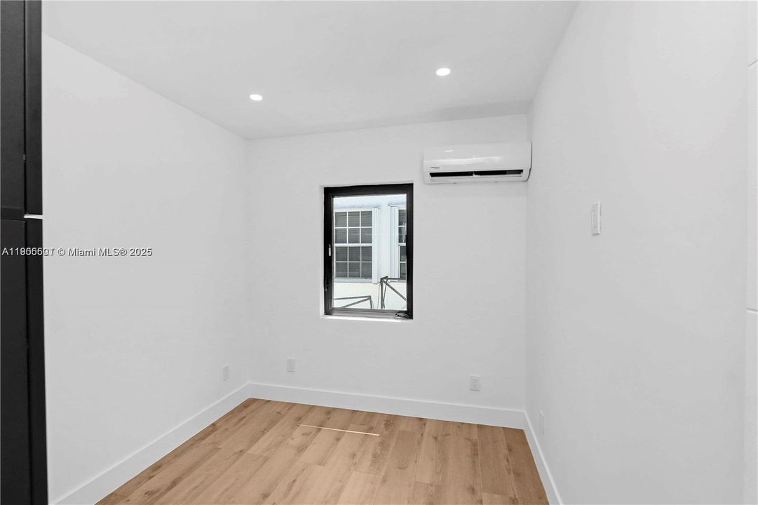 Active With Contract: $2,300 (2 beds, 1 baths, 4315 Square Feet)