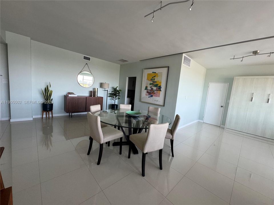 For Rent: $3,300 (1 beds, 2 baths, 1283 Square Feet)