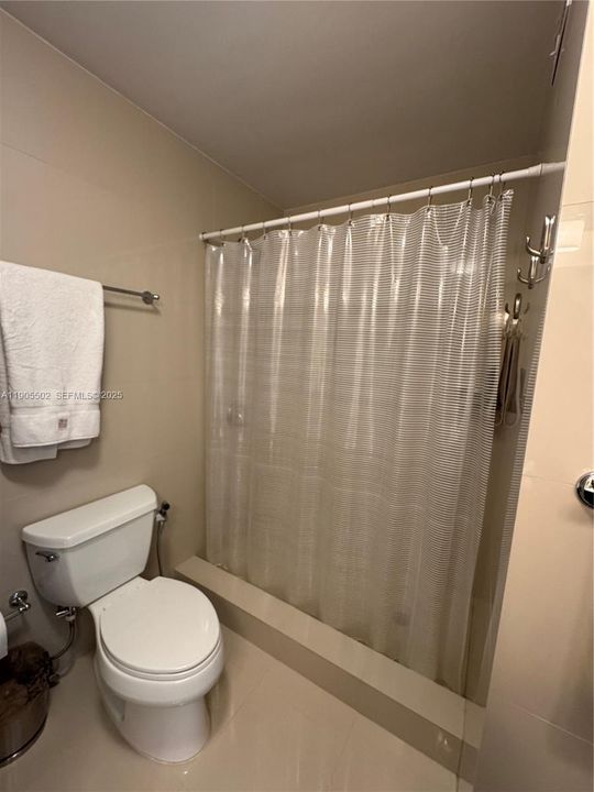 For Rent: $3,300 (1 beds, 2 baths, 1283 Square Feet)