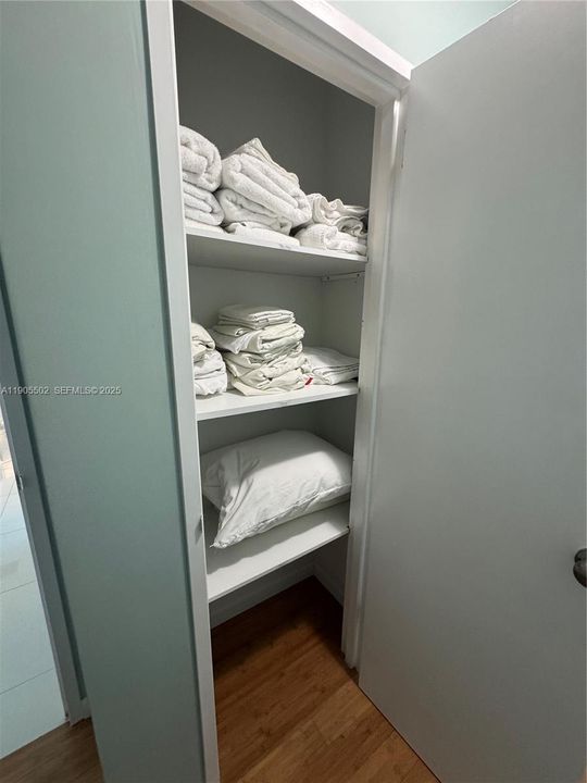 For Rent: $3,300 (1 beds, 2 baths, 1283 Square Feet)