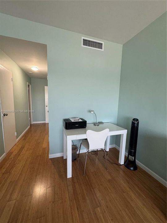 For Rent: $3,300 (1 beds, 2 baths, 1283 Square Feet)