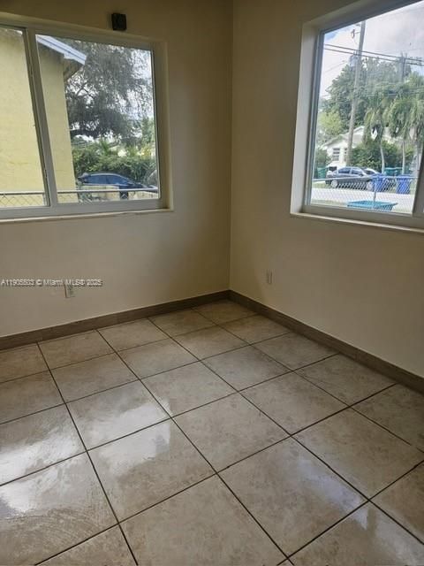 For Rent: $2,000 (2 beds, 1 baths, 800 Square Feet)