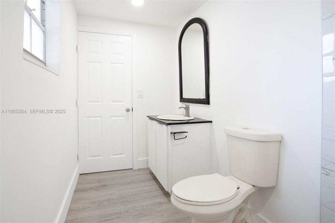 Active With Contract: $2,200 (2 beds, 1 baths, 1128 Square Feet)