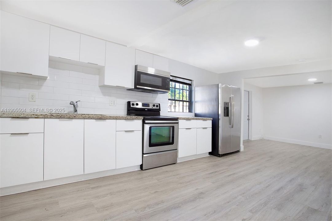 Active With Contract: $2,200 (2 beds, 1 baths, 1128 Square Feet)