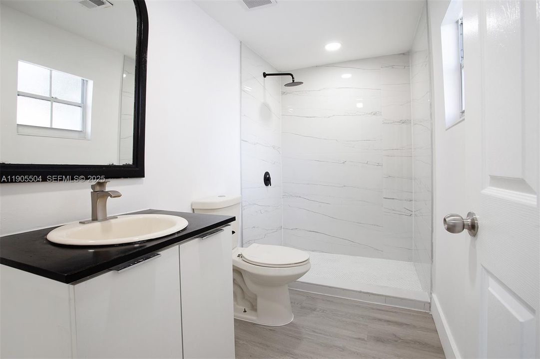 Active With Contract: $2,200 (2 beds, 1 baths, 1128 Square Feet)