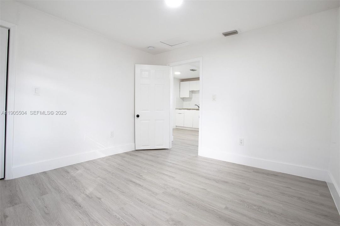 Active With Contract: $2,200 (2 beds, 1 baths, 1128 Square Feet)