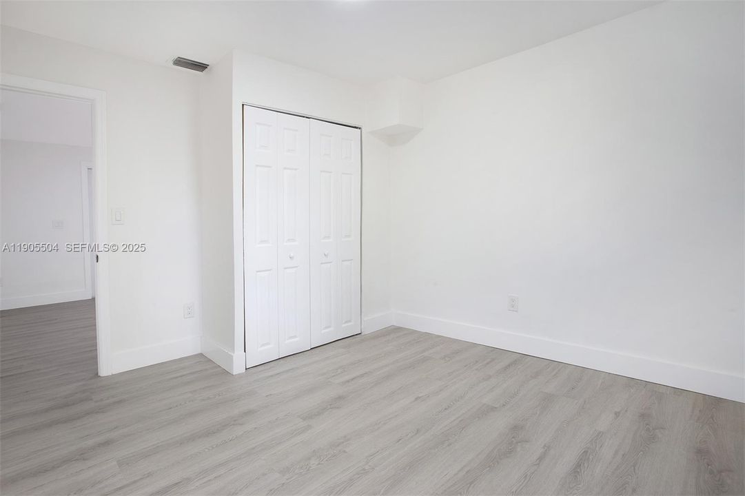Active With Contract: $2,200 (2 beds, 1 baths, 1128 Square Feet)