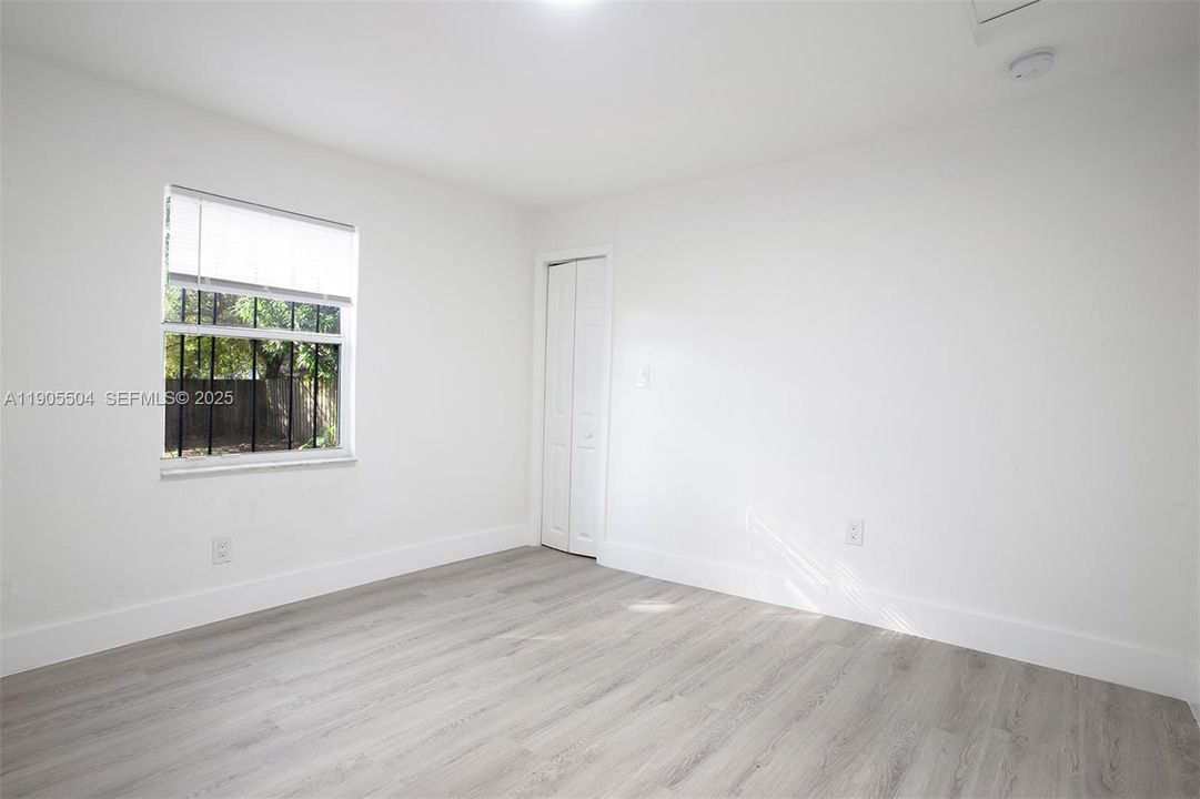 Active With Contract: $2,200 (2 beds, 1 baths, 1128 Square Feet)
