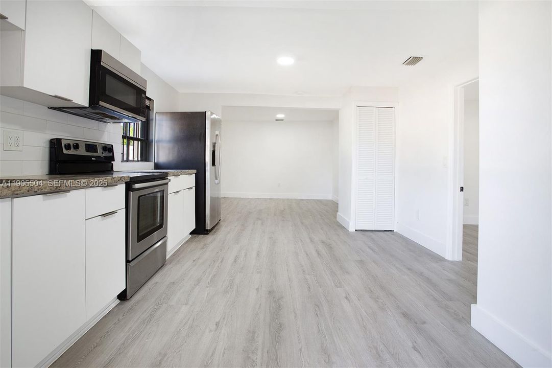 Active With Contract: $2,200 (2 beds, 1 baths, 1128 Square Feet)