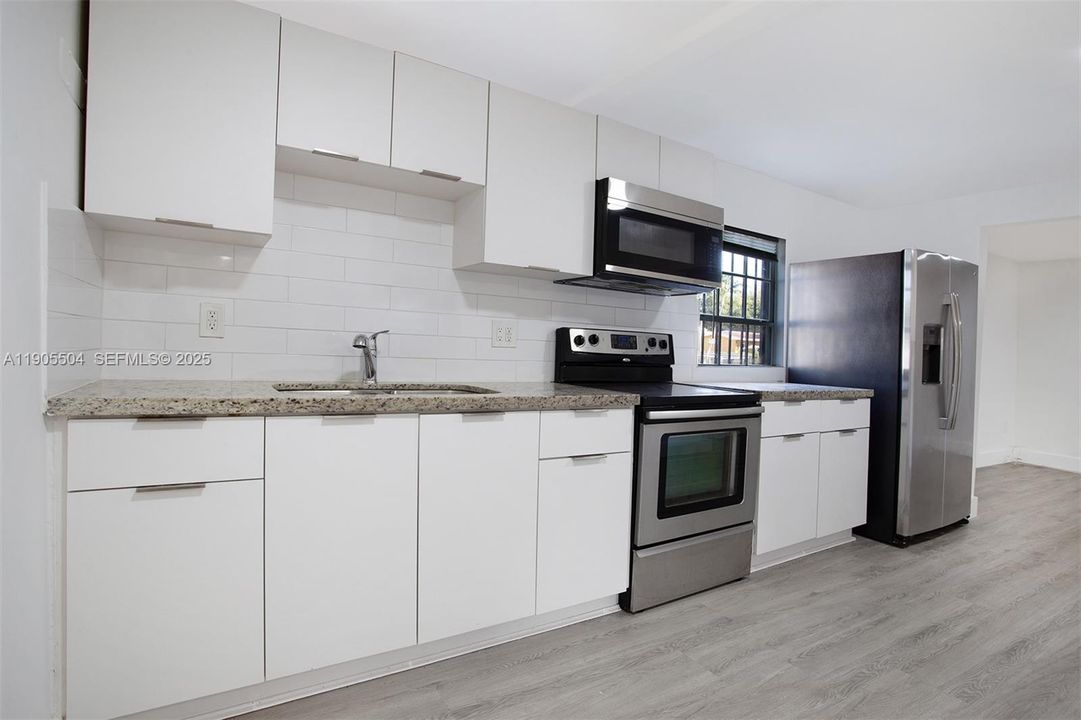 Active With Contract: $2,200 (2 beds, 1 baths, 1128 Square Feet)
