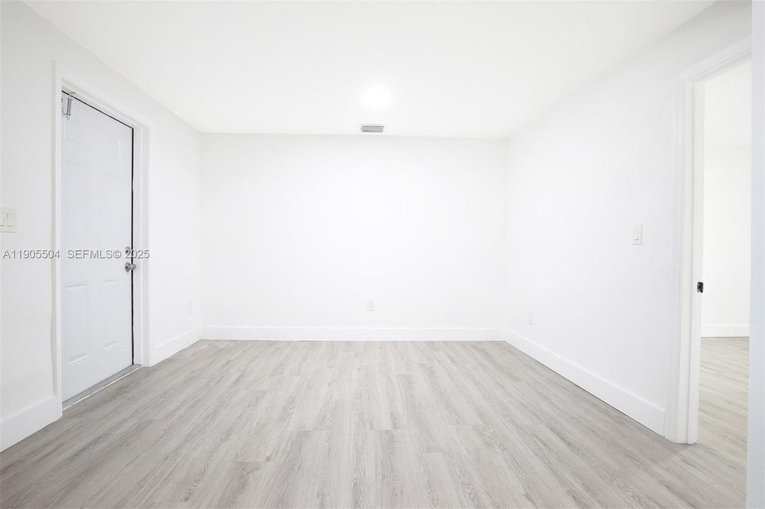 Active With Contract: $2,200 (2 beds, 1 baths, 1128 Square Feet)