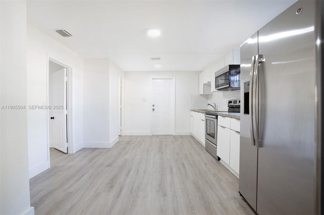 Active With Contract: $2,200 (2 beds, 1 baths, 1128 Square Feet)