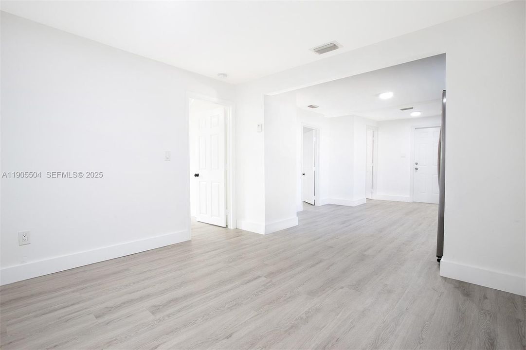Active With Contract: $2,200 (2 beds, 1 baths, 1128 Square Feet)