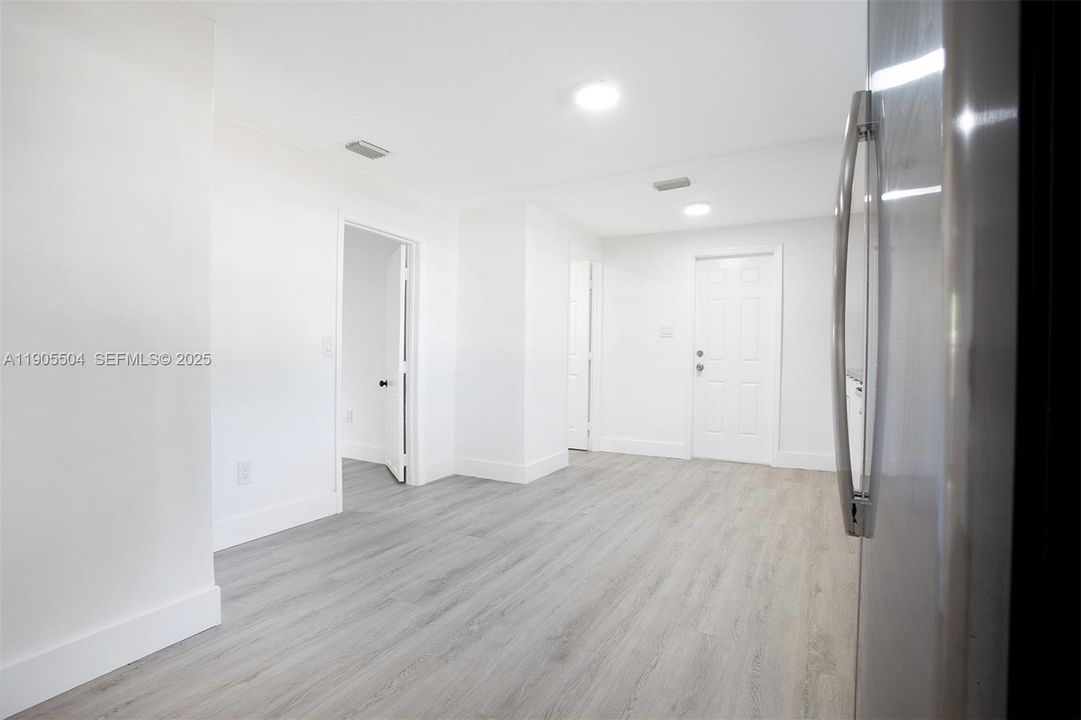 Active With Contract: $2,200 (2 beds, 1 baths, 1128 Square Feet)