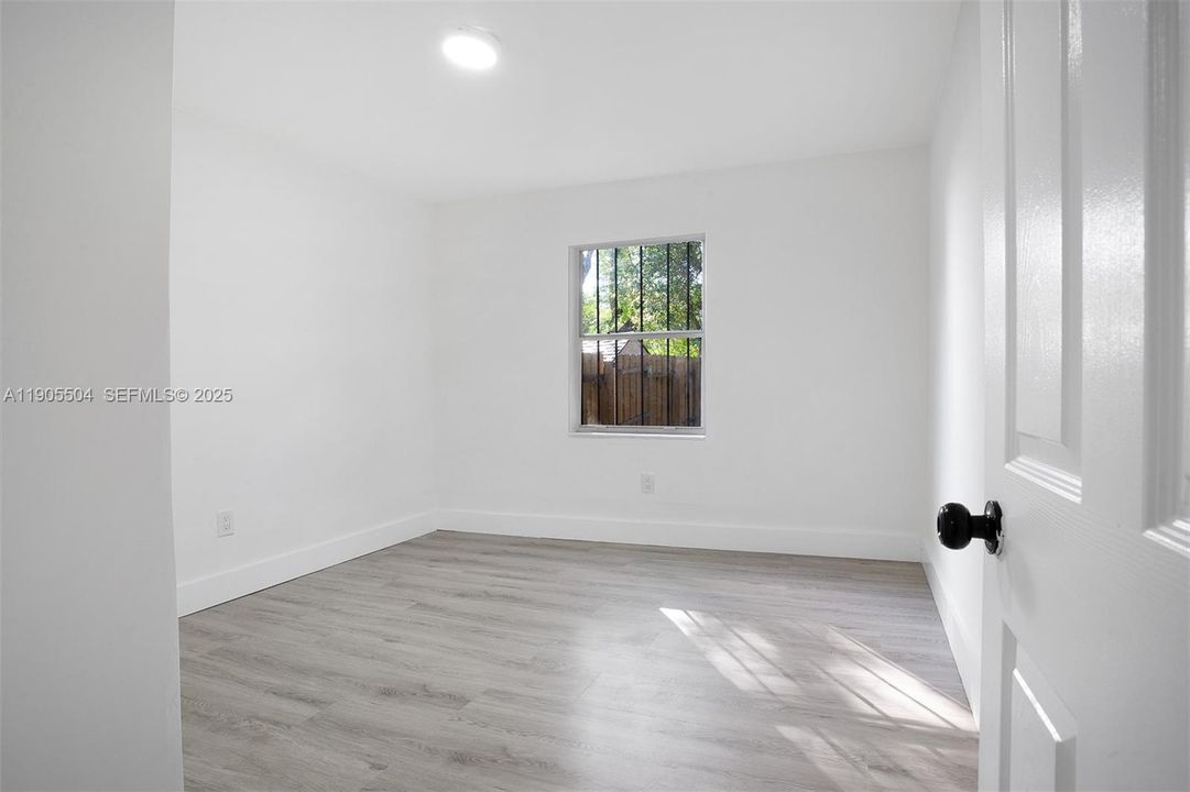 Active With Contract: $2,200 (2 beds, 1 baths, 1128 Square Feet)