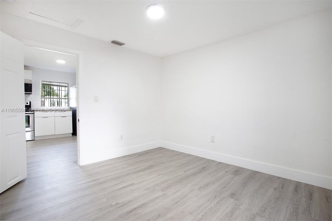 Active With Contract: $2,200 (2 beds, 1 baths, 1128 Square Feet)