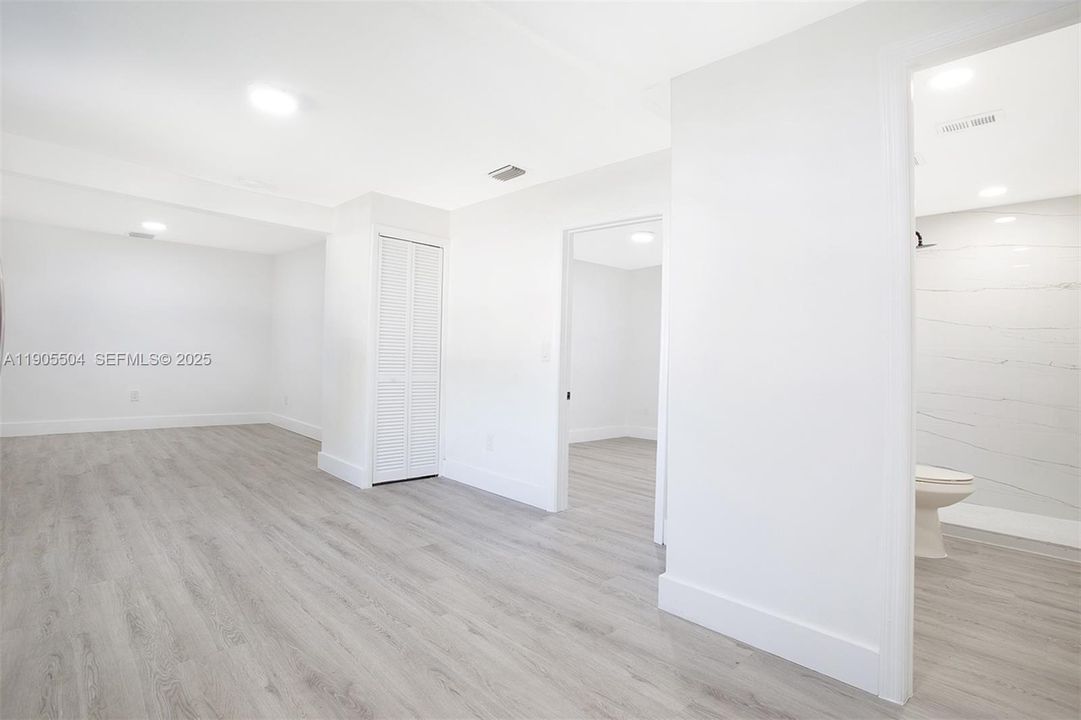 Active With Contract: $2,200 (2 beds, 1 baths, 1128 Square Feet)