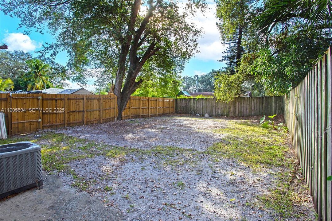 Active With Contract: $2,200 (2 beds, 1 baths, 1128 Square Feet)