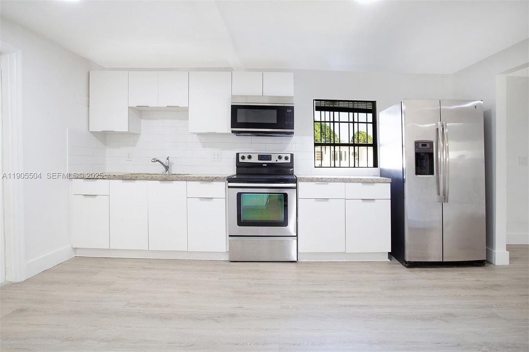 Active With Contract: $2,200 (2 beds, 1 baths, 1128 Square Feet)