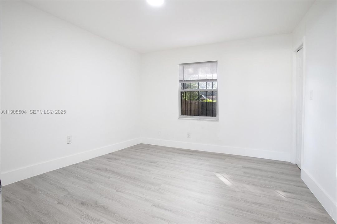 Active With Contract: $2,200 (2 beds, 1 baths, 1128 Square Feet)