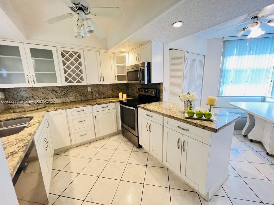 For Sale: $299,000 (3 beds, 2 baths, 1155 Square Feet)