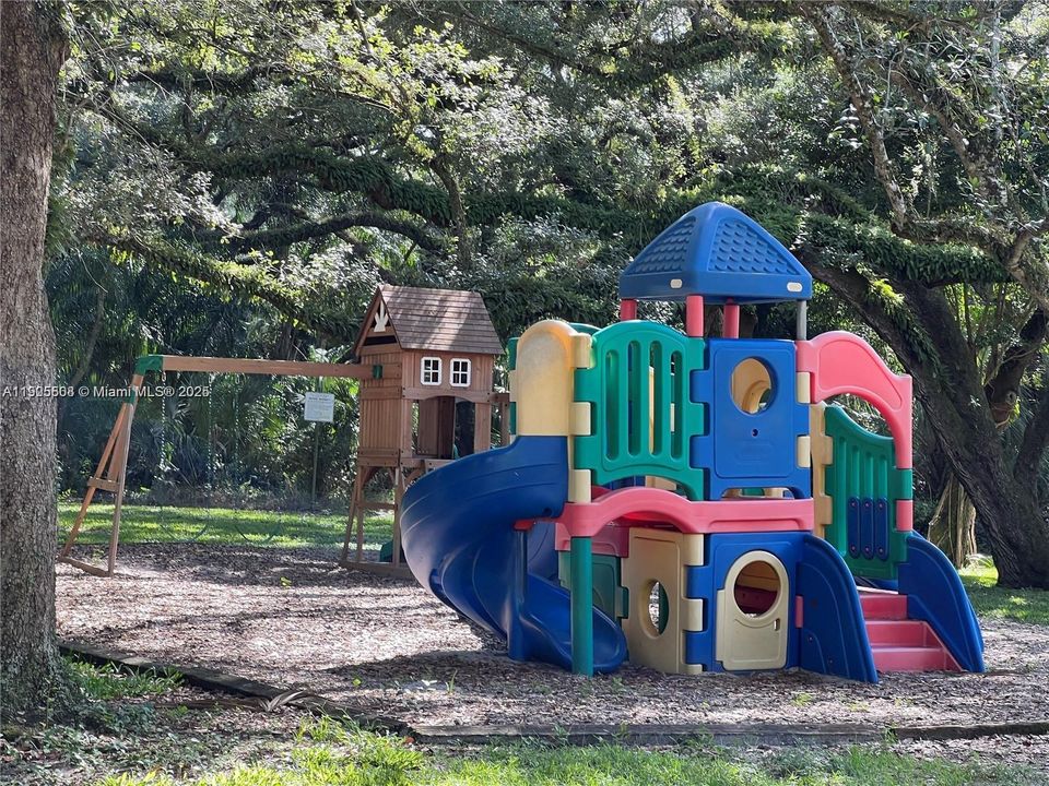 For Sale: $299,000 (3 beds, 2 baths, 1155 Square Feet)