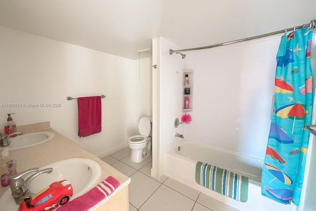 出租: $1,695 (1 贝兹, 1 浴室, 810 平方英尺)