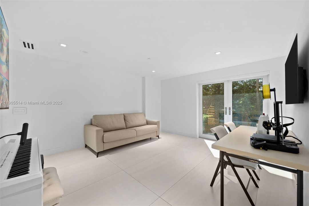 For Sale: $2,499,999 (3 beds, 4 baths, 3206 Square Feet)