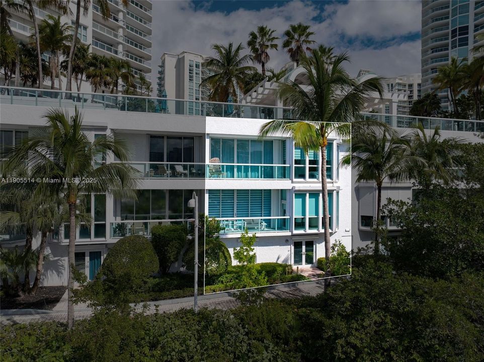 For Sale: $2,499,999 (3 beds, 4 baths, 3206 Square Feet)