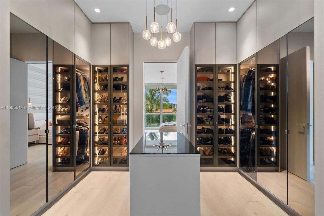 For Sale: $2,499,999 (3 beds, 4 baths, 3206 Square Feet)