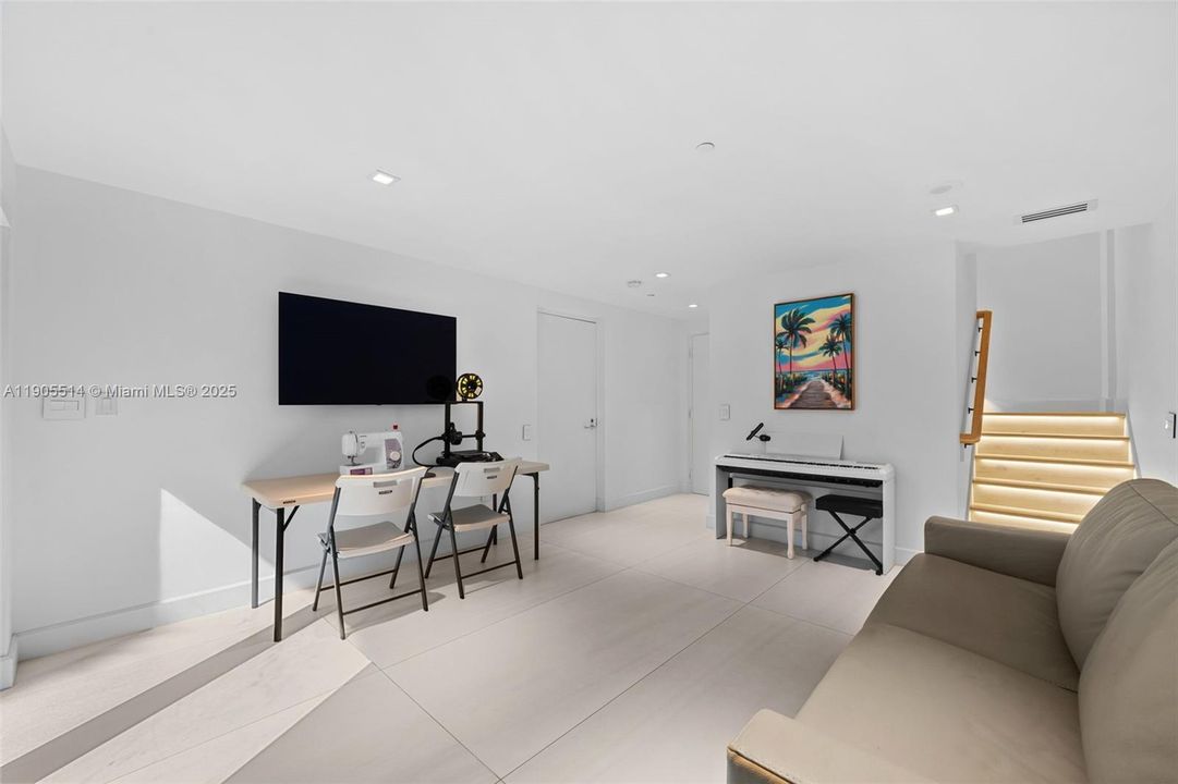 For Sale: $2,499,999 (3 beds, 4 baths, 3206 Square Feet)