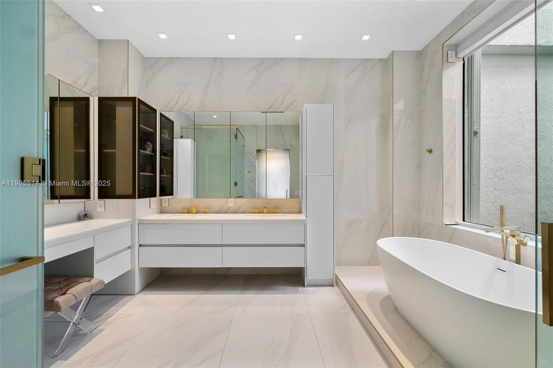 For Sale: $2,499,999 (3 beds, 4 baths, 3206 Square Feet)