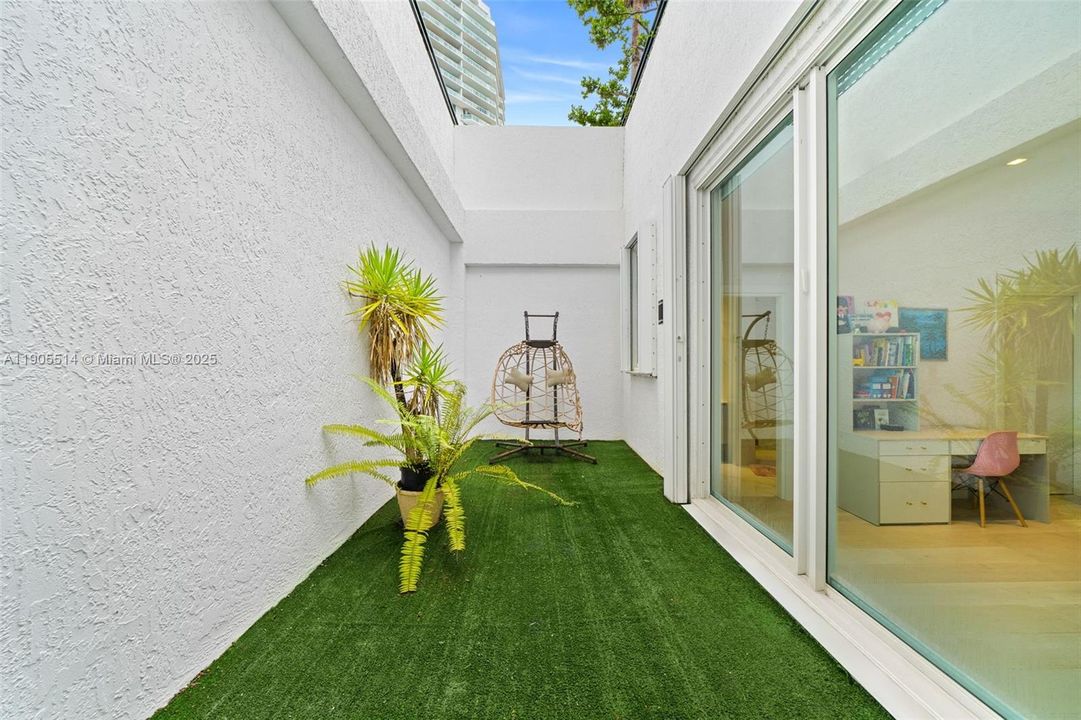 For Sale: $2,499,999 (3 beds, 4 baths, 3206 Square Feet)