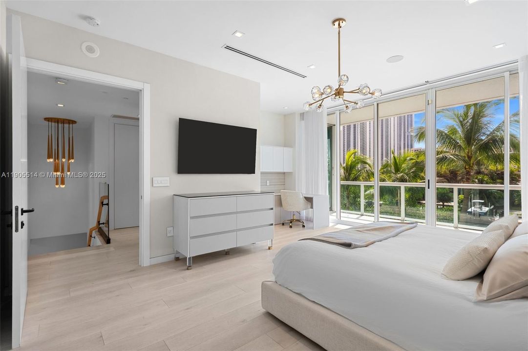 For Sale: $2,499,999 (3 beds, 4 baths, 3206 Square Feet)