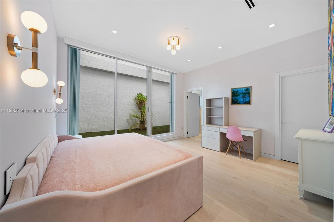 For Sale: $2,499,999 (3 beds, 4 baths, 3206 Square Feet)