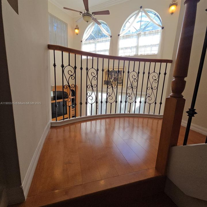 出租: $4,500 (4 贝兹, 3 浴室, 3130 平方英尺)