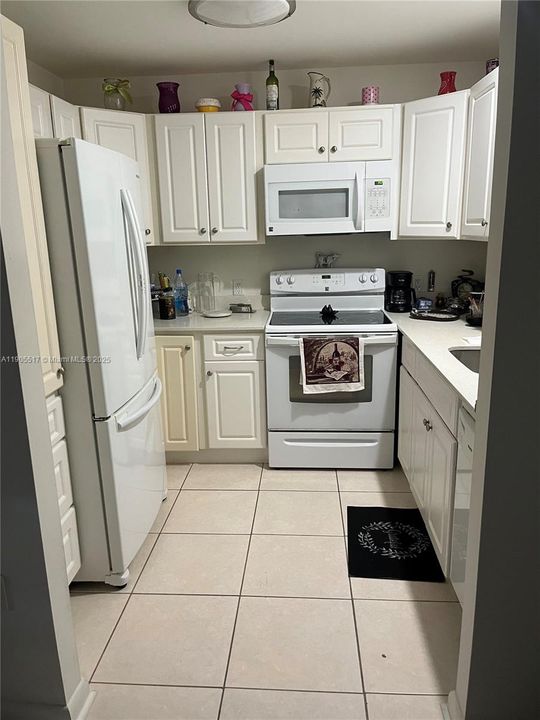 For Sale: $129,993 (1 beds, 1 baths, 720 Square Feet)