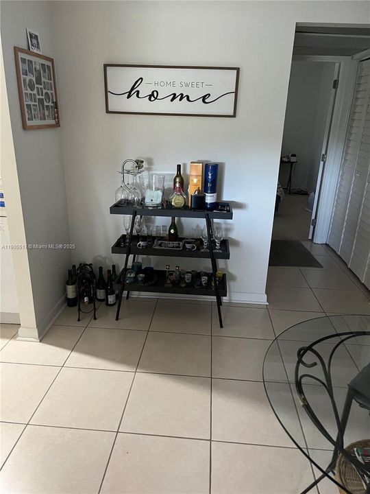 For Sale: $129,993 (1 beds, 1 baths, 720 Square Feet)