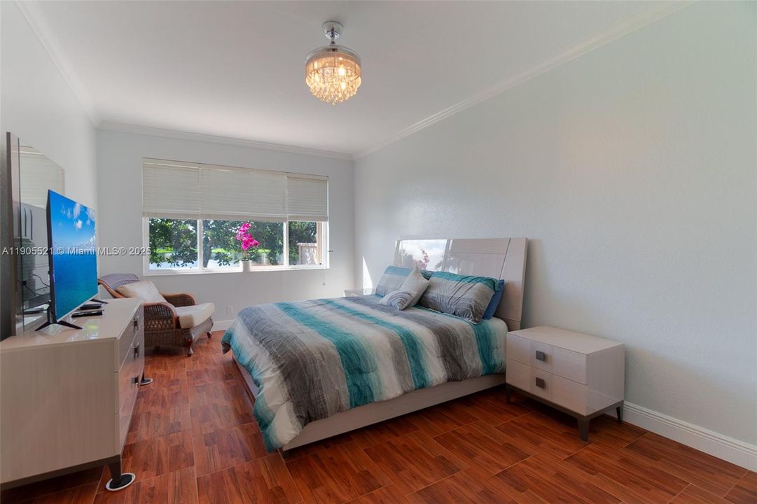 For Sale: $599,400 (3 beds, 2 baths, 1984 Square Feet)