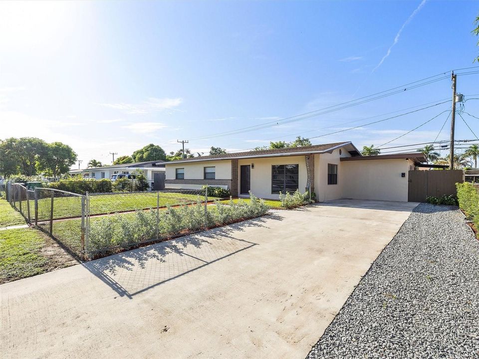 For Rent: $5,990 (3 beds, 2 baths, 1650 Square Feet)