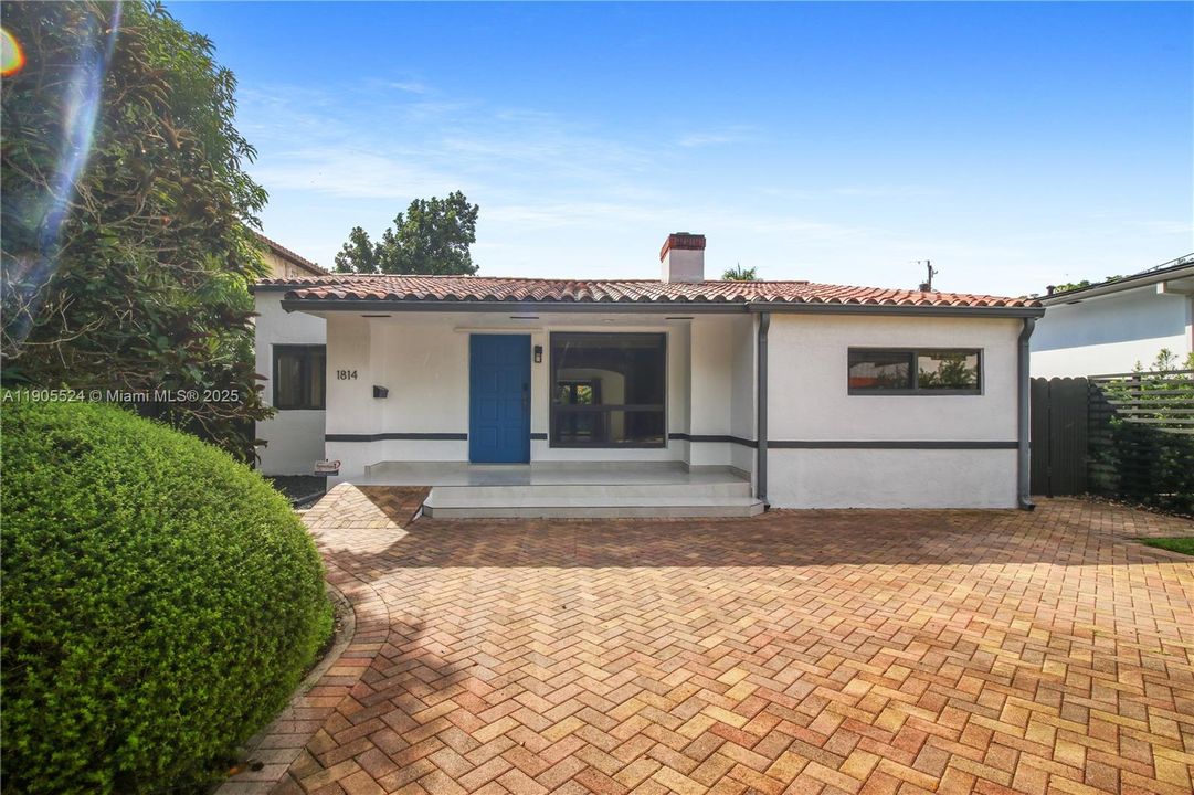 Active With Contract: $4,200 (3 beds, 2 baths, 1384 Square Feet)