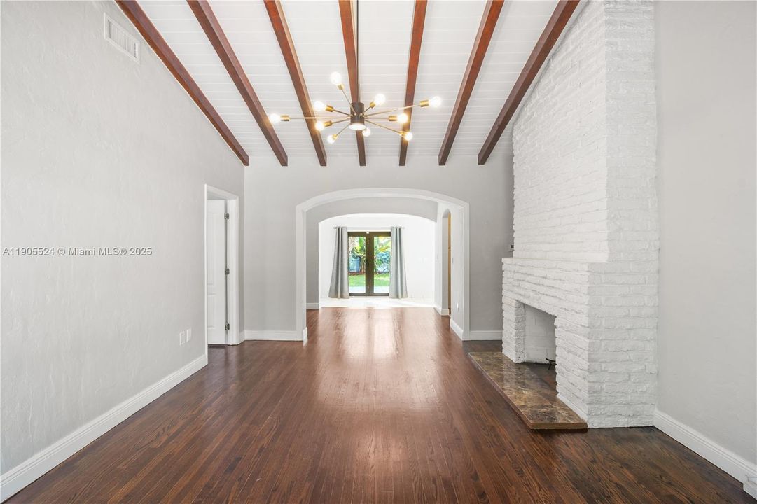 Active With Contract: $4,200 (3 beds, 2 baths, 1384 Square Feet)