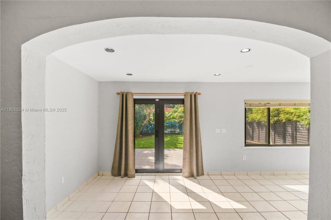 Active With Contract: $4,200 (3 beds, 2 baths, 1384 Square Feet)