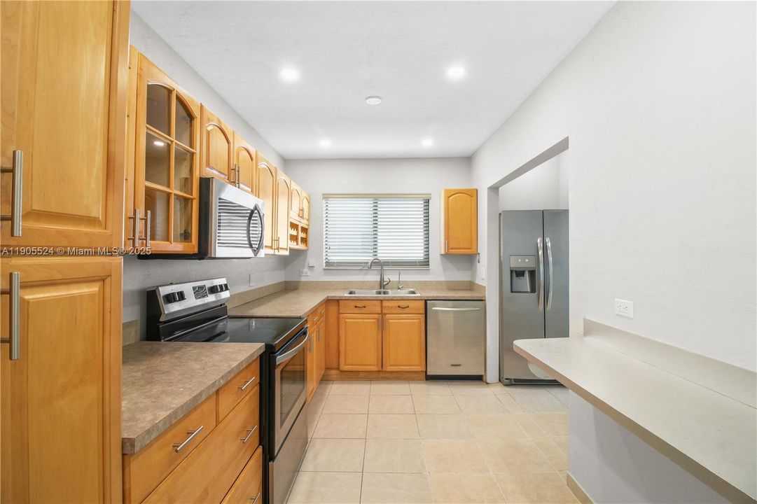 Active With Contract: $4,200 (3 beds, 2 baths, 1384 Square Feet)
