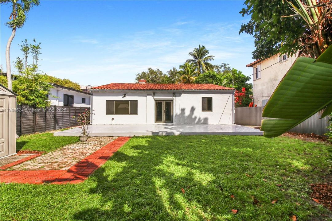 Active With Contract: $4,200 (3 beds, 2 baths, 1384 Square Feet)