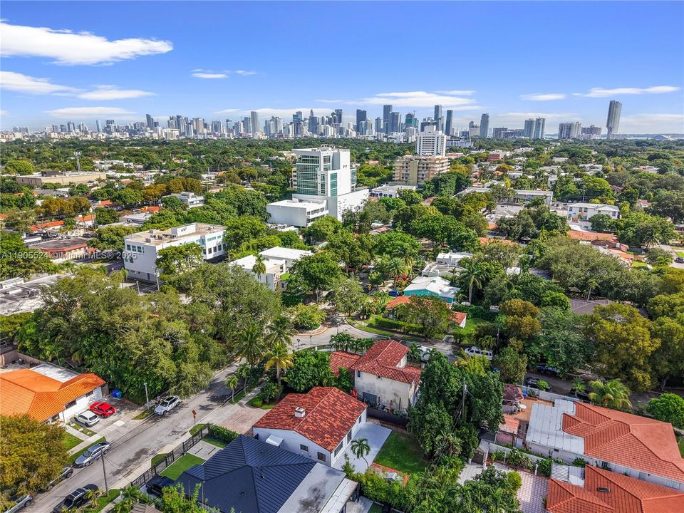 Active With Contract: $4,200 (3 beds, 2 baths, 1384 Square Feet)